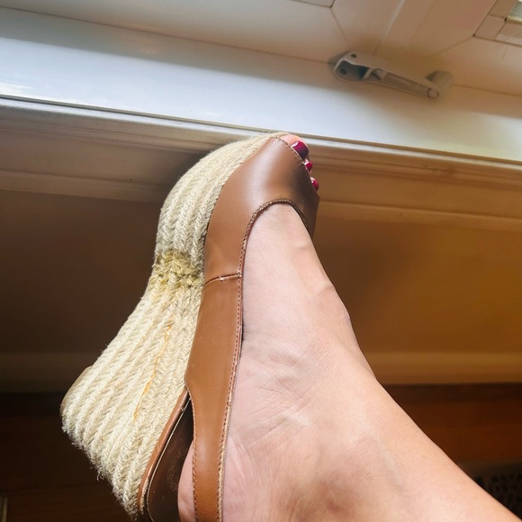 GUESS WEDGES , size 6 beige or light brown . - Picture 6 of 6